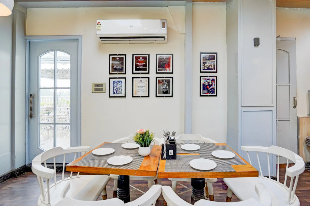 Super Townhouse Oak ONGC Crossway Formerly Hotel Gold Stone Comfort