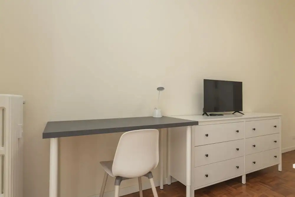 JOIVY Modern 2bed flat with balcony, 250m from M5 Foppa and M2 Sant'Agostino