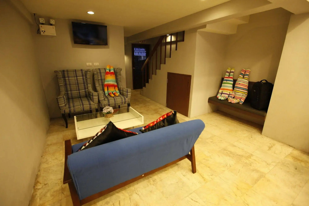 OYO 501 At Night Hostel
