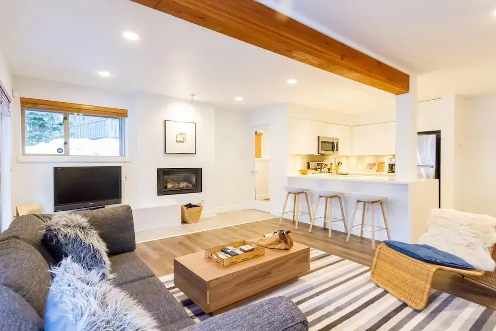 Ski in Out, Great Location, Free Shuttle Bus