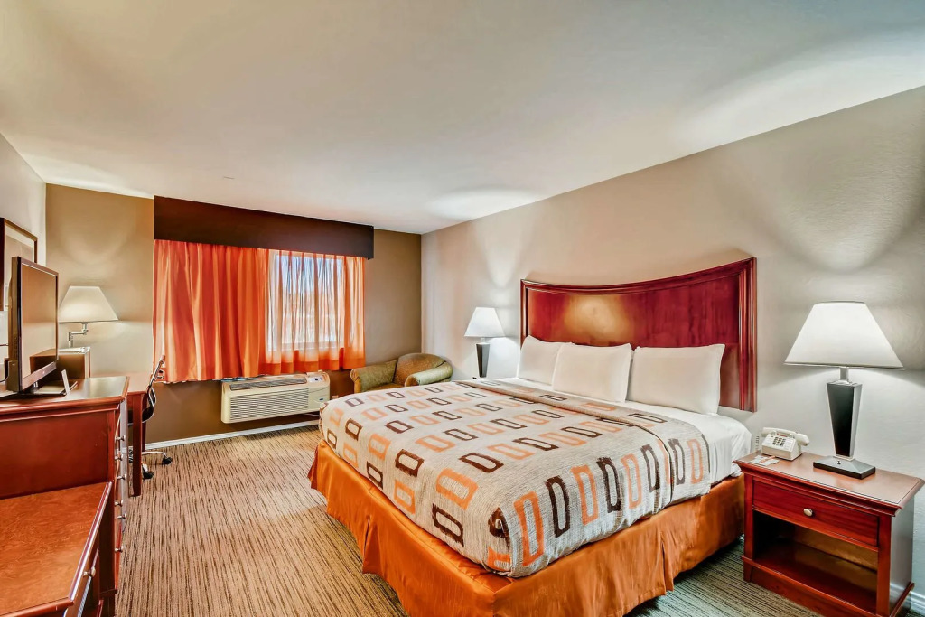 Orangewood Inn and Suites Midtown