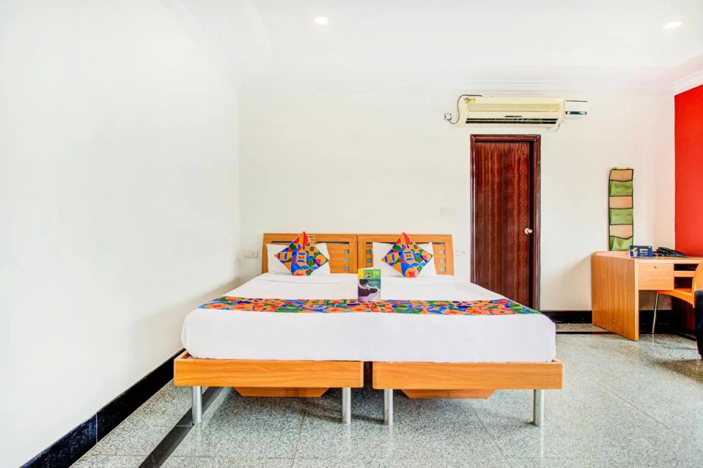 Fabhotel Emara Grand