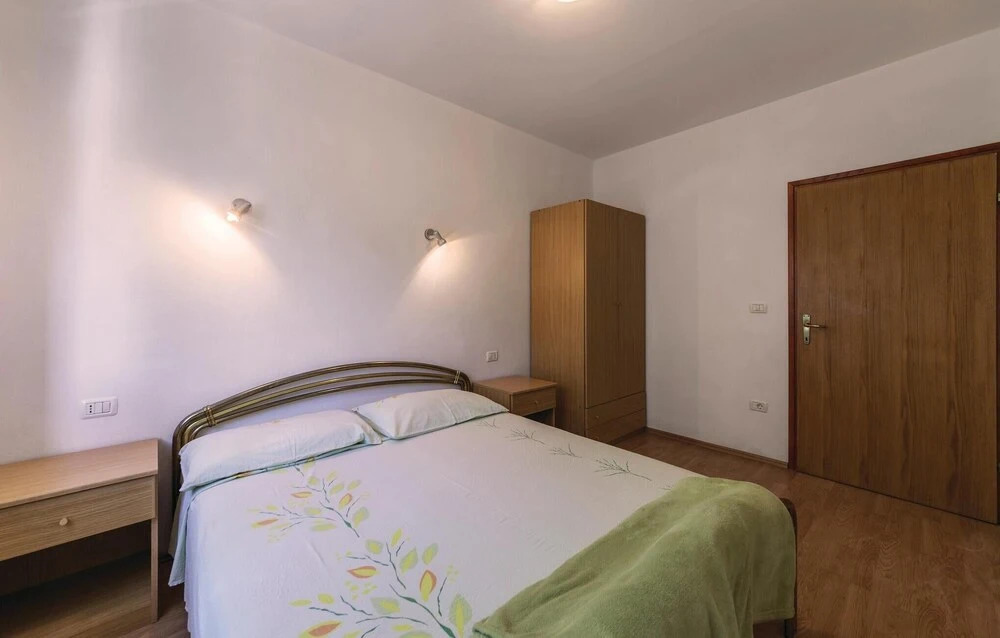 Nice Home in Medulin With Wifi and 2 Bedrooms