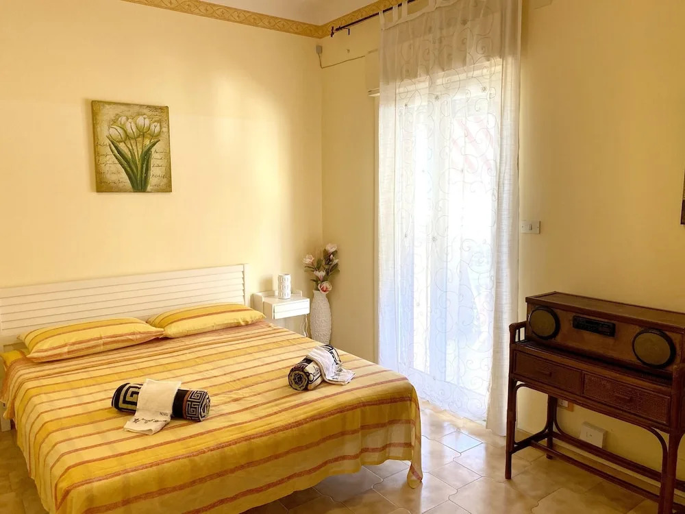 Apartment With 4 Bedrooms in Lido Rossello, With Wonderful sea View, Enclosed Garden and Wifi