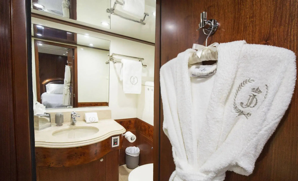 Miami Beach Luxury Yacht Charters
