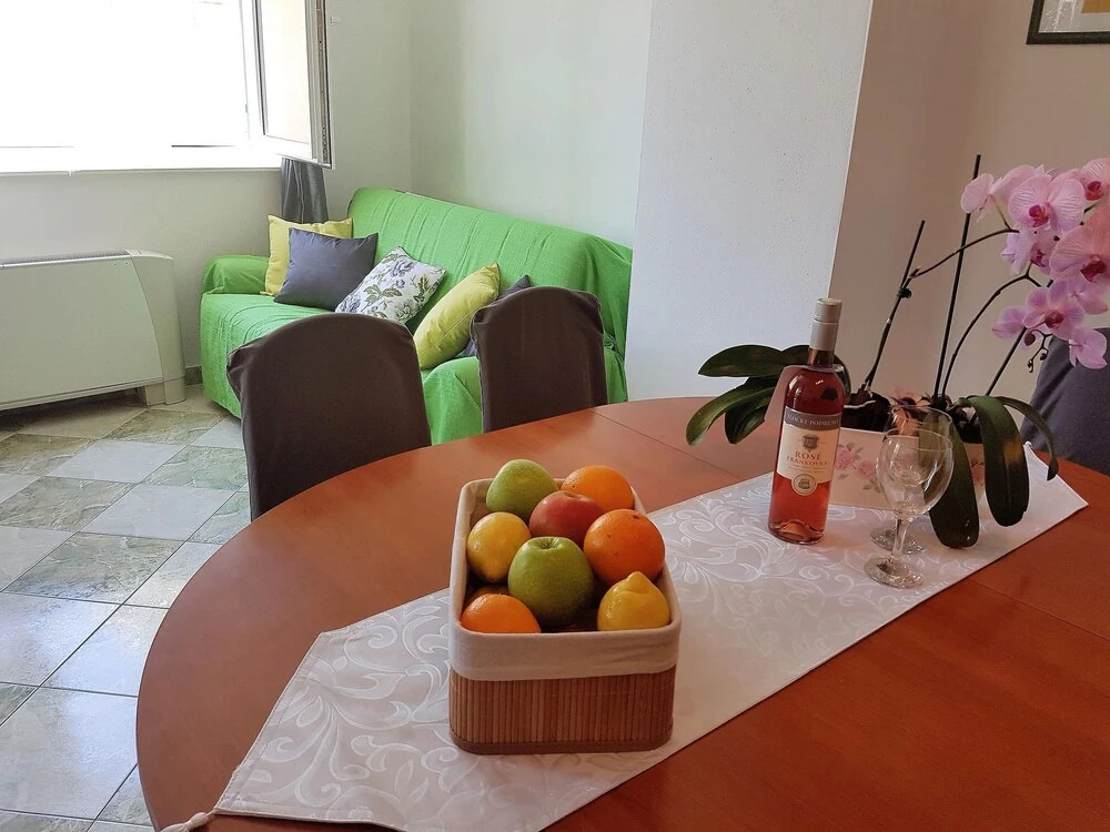 Comfortable Apartment With Coverd Balcony and Sea View, Near the Beach