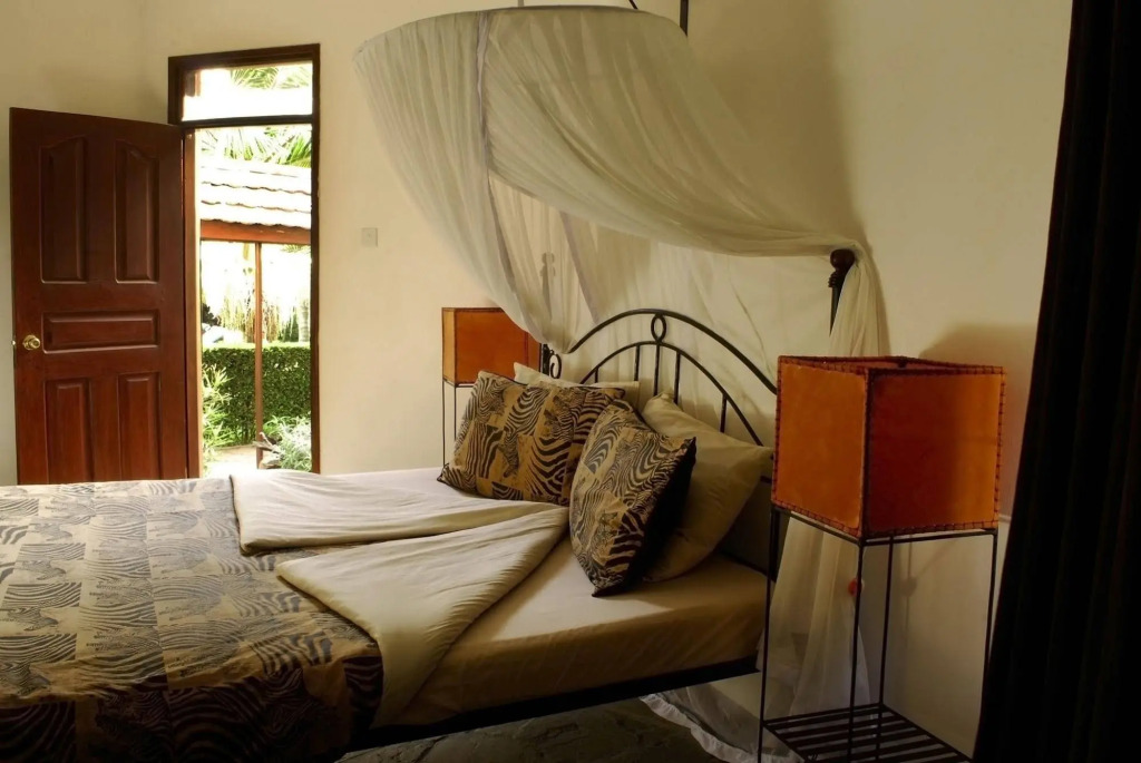 Ahadi Lodge
