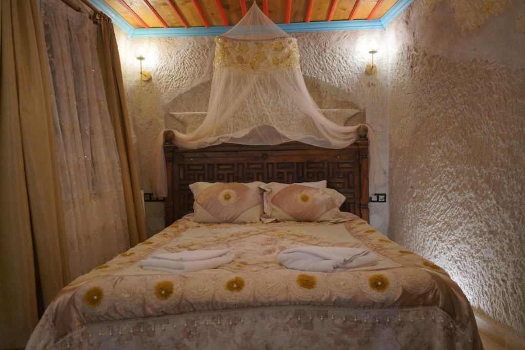 Travel Inn Cave Hotel