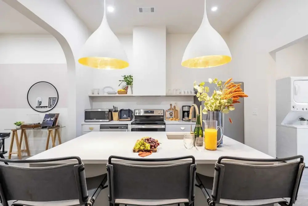 Sleeps 28 2 Units Near DT Nashville Outrider by Avantstay