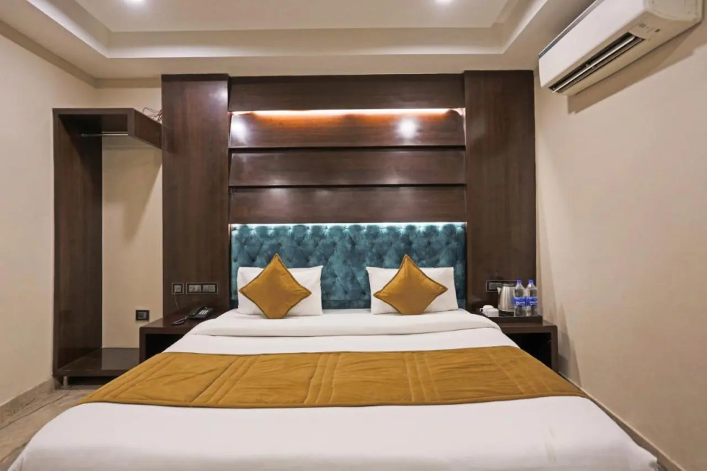 The Vanson Delite "Newly Rebuilt 2026" - Near New Delhi Station & Connaught Place