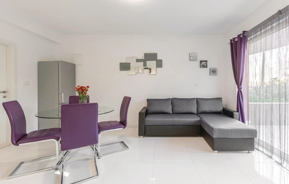 Nice Home in Podstrana With Wifi and 2 Bedrooms