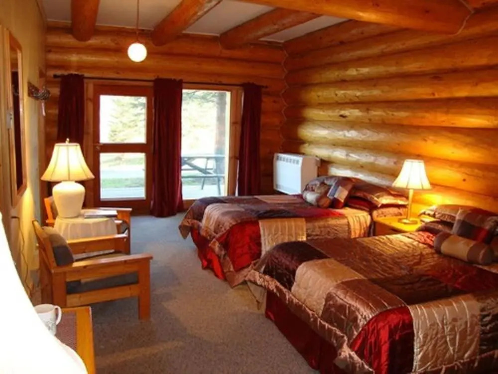 Helmcken Falls Lodge Cabin Rooms and RV Park
