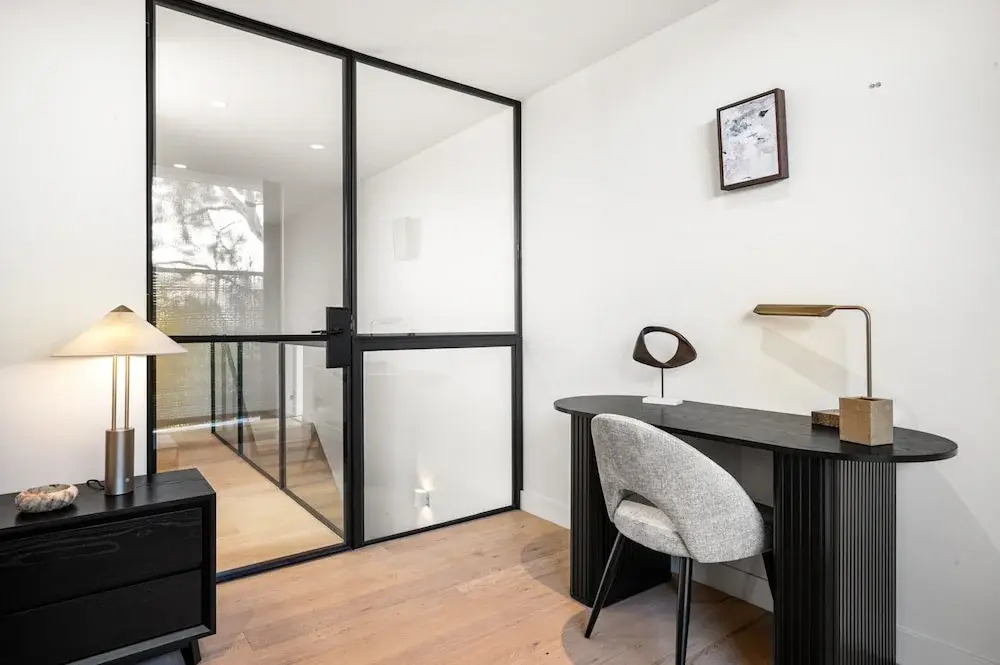 Stylish 3-bed Townhouse in Vibrant Fitzroy