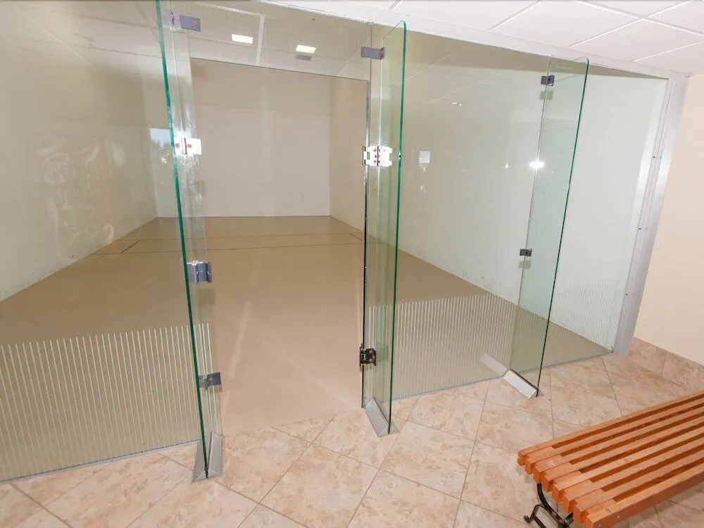 Phoenix X 604 - 3 Br condo by RedAwning