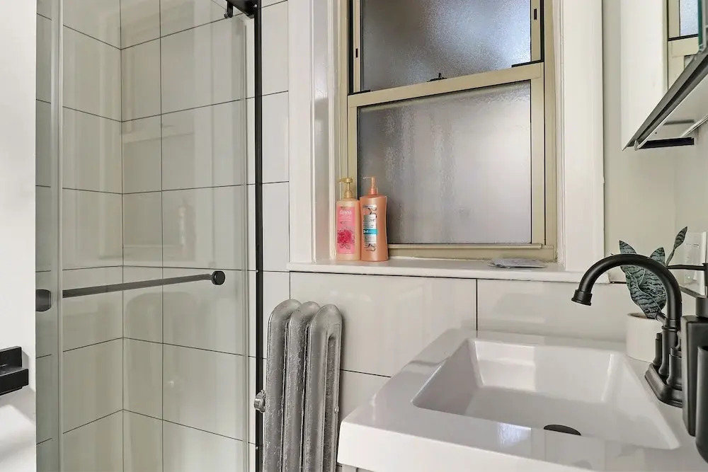 Cozy 2BR - Montrose 1A
