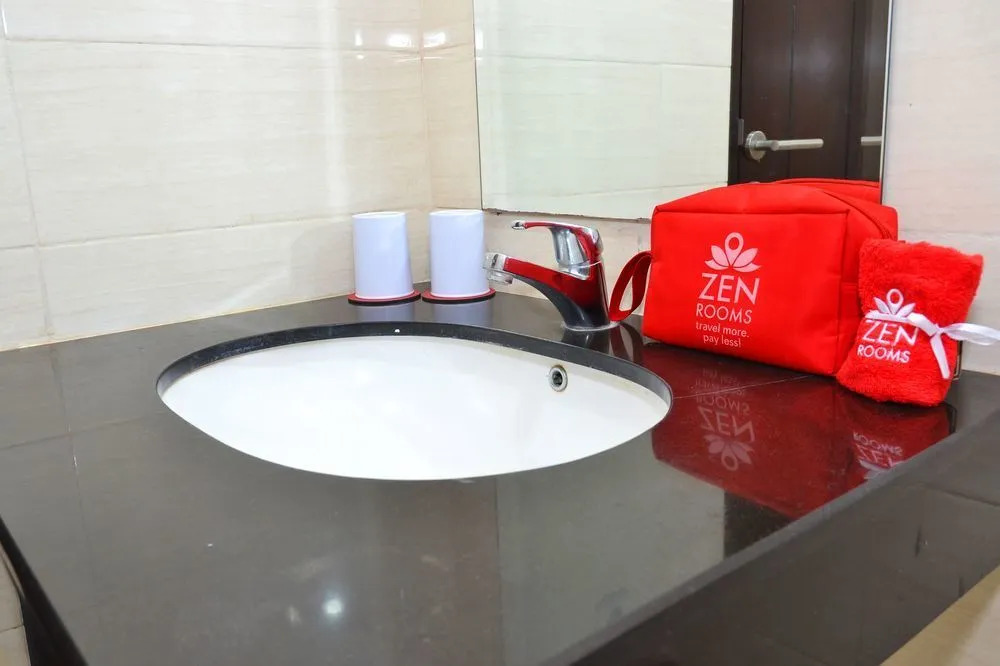 ZEN Rooms Basic Kedung Sari Wonorejo