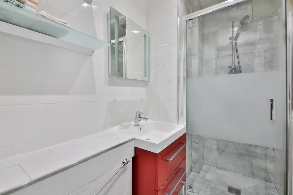 Two-Bedroom Apartment Champs-Elysées