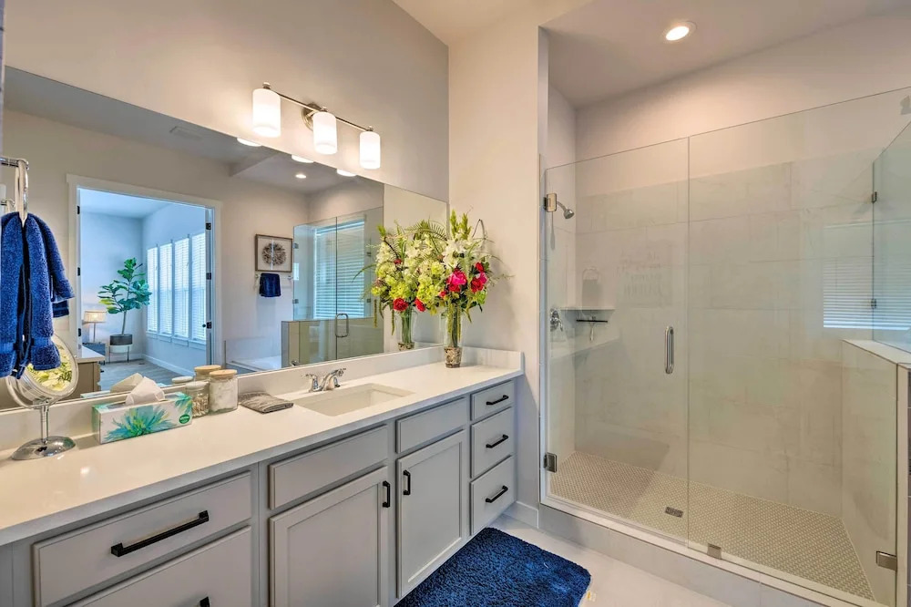 Inviting Hideout Townhome w/ Balcony & Lake Views!