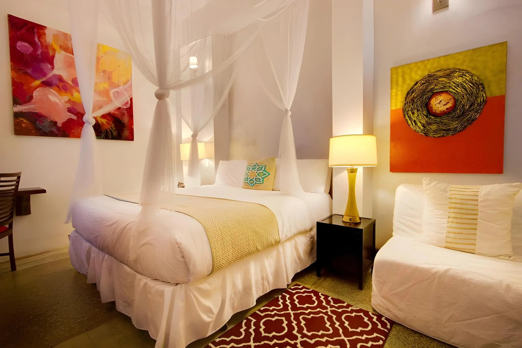 CasaBlanca Hotel