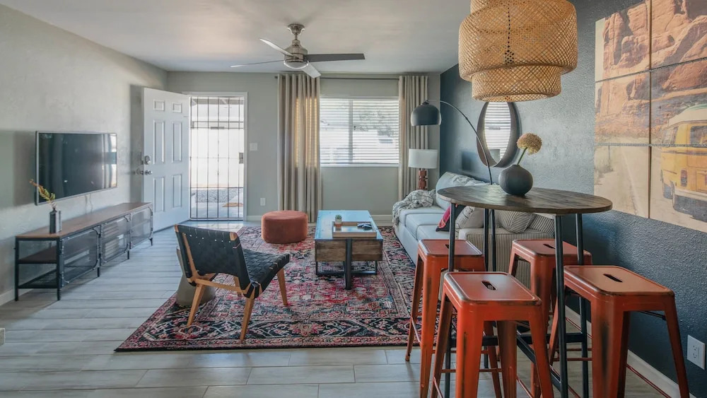 Modern 2br Phoenix Townhome by Wanderjaunt