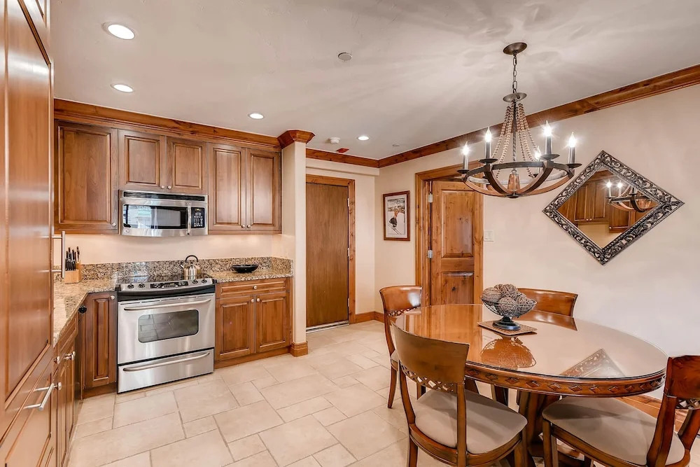 Westwind 201 2BD 2BA Plat. Condo