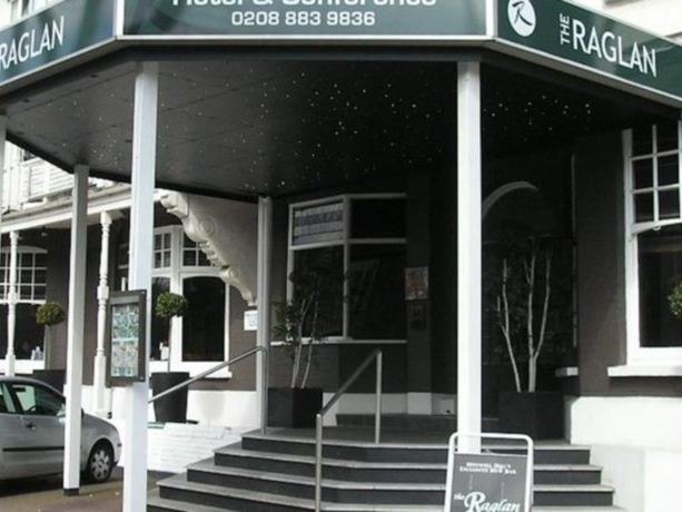 Raglan Hotel