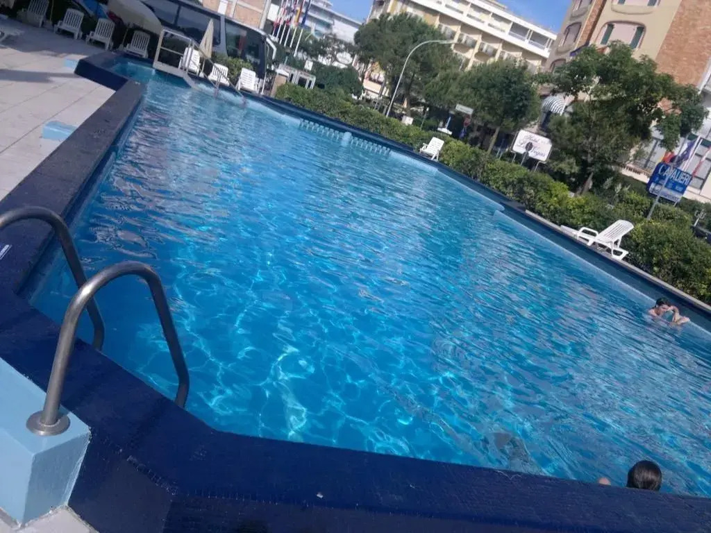 Hotel AMALFI & Restaurant Karaoke Bar