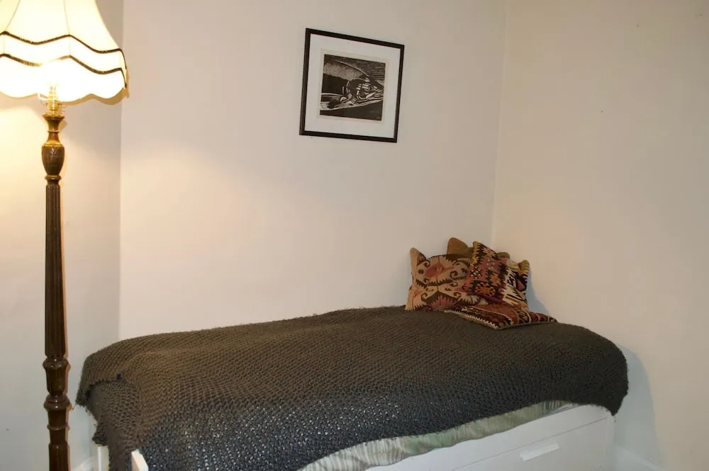 Traditional 3 Bedroom Home With Garden Access