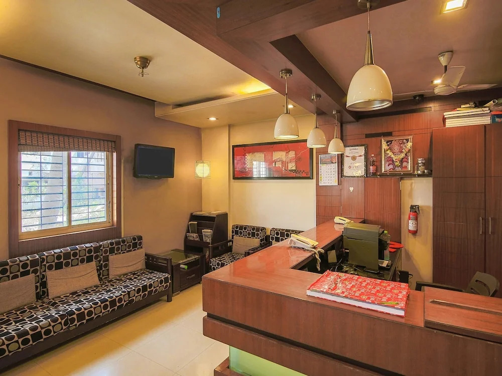 OYO 28178 Mega Inn