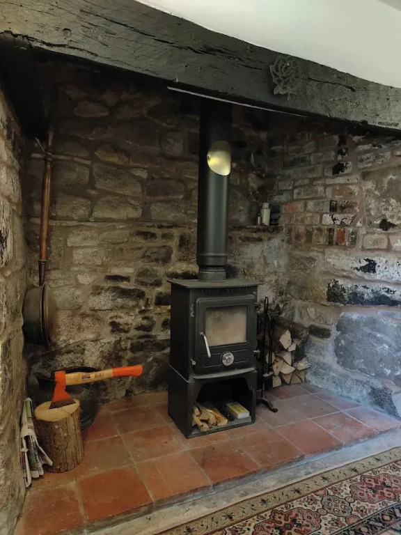 Cosy Cottage Nestled in May Hill Woodlands