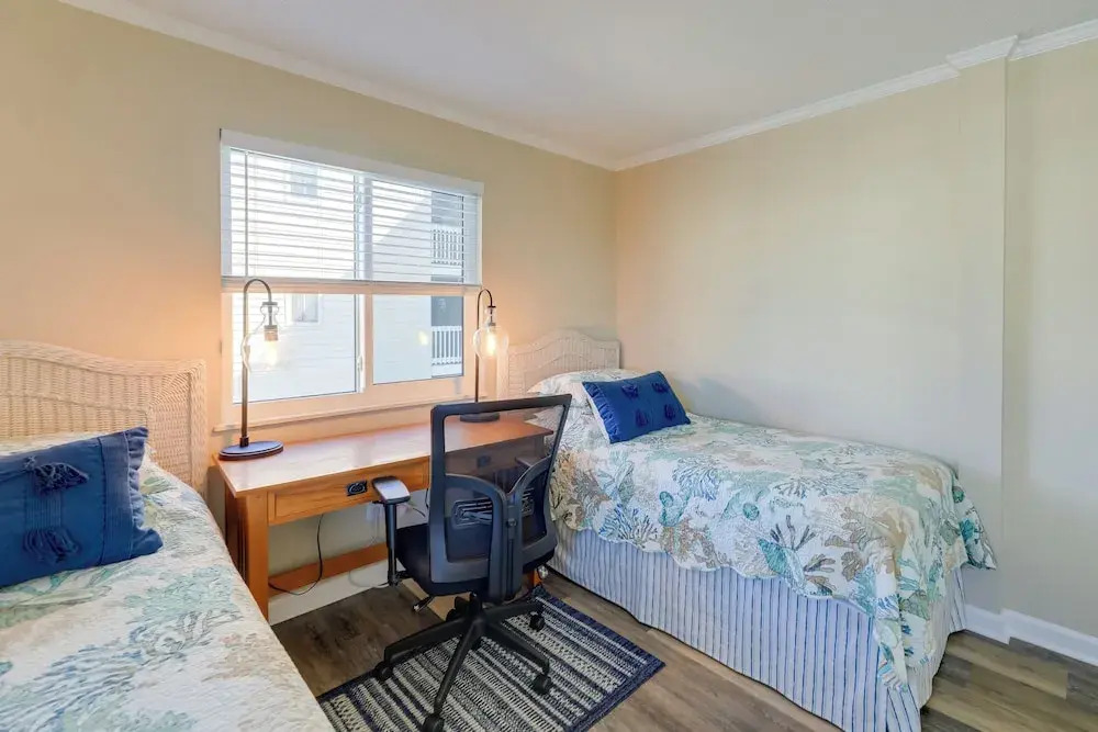 Emerald Isle Vacation Rental w/ Resort Pool!