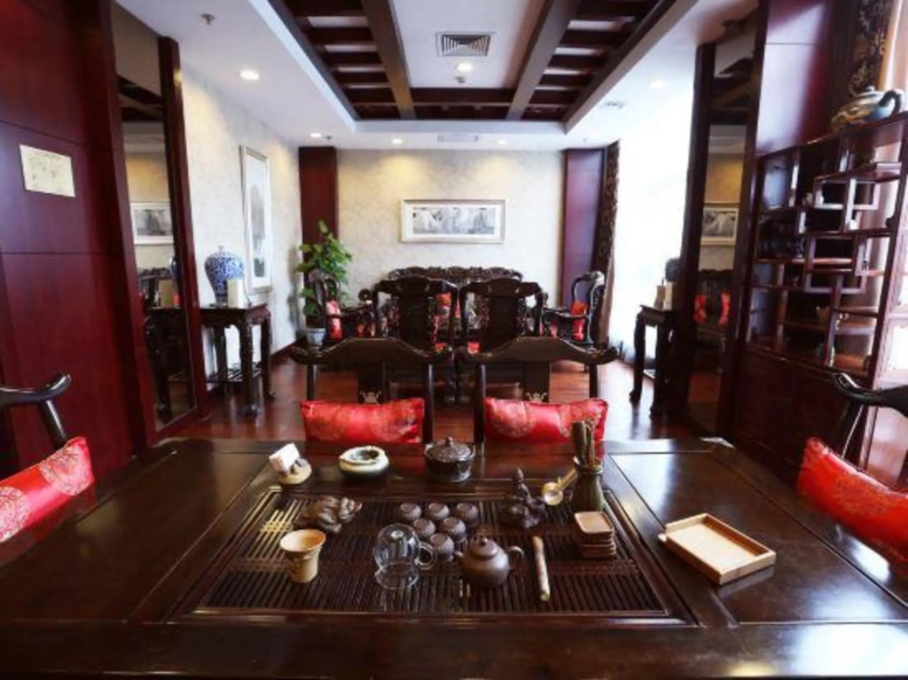 Yulong Hotel