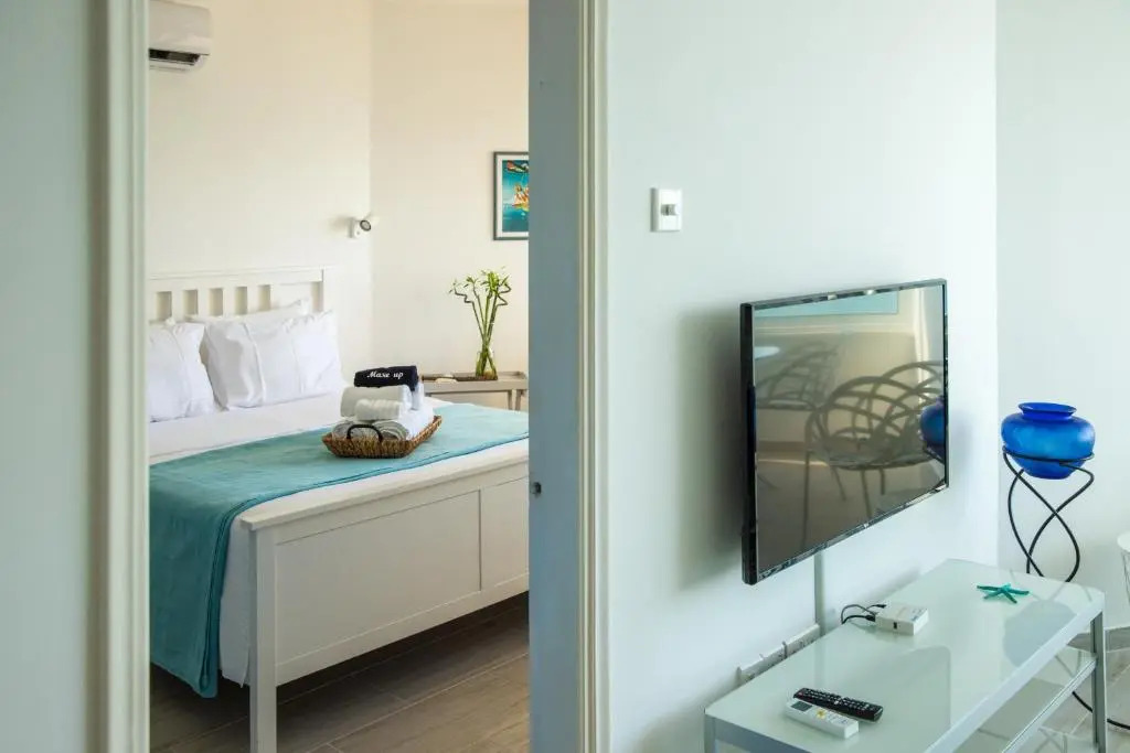 Luxury Penthouse 1BR-Seafront-Seasonal Pool-Central