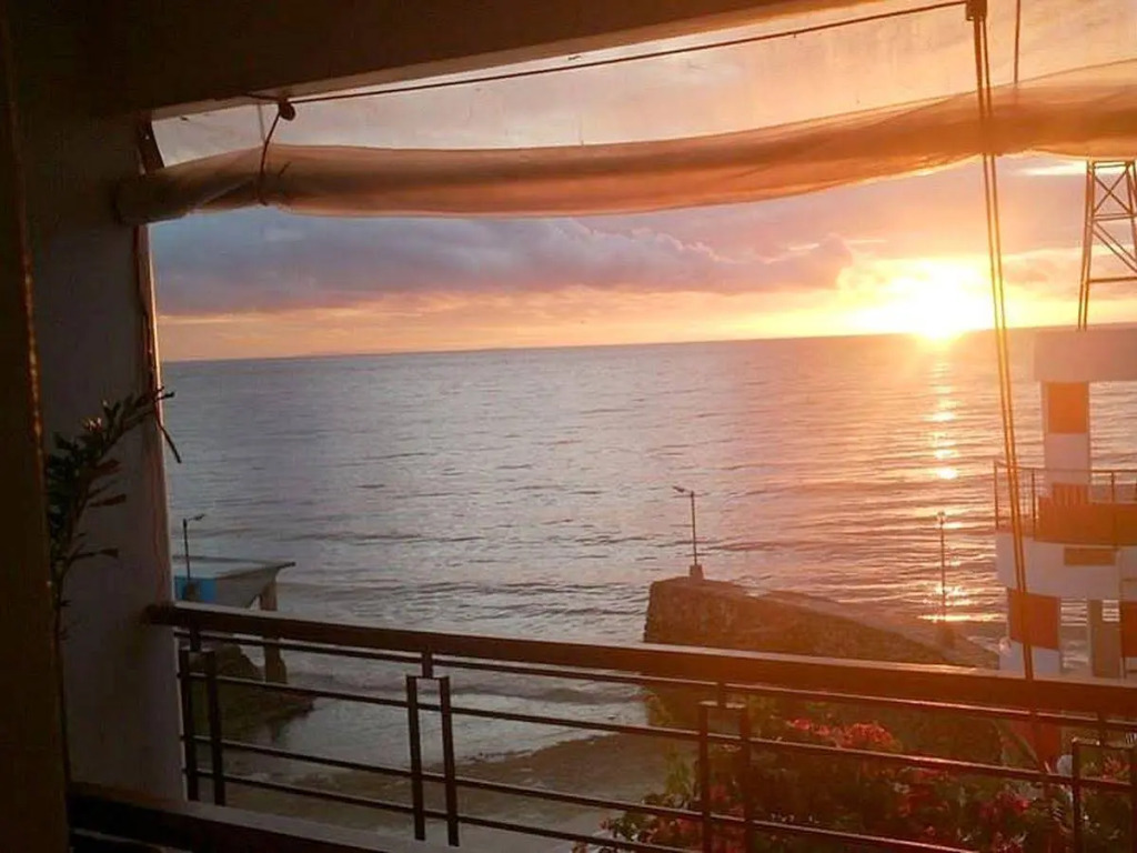 Isyian Beach House Retreat