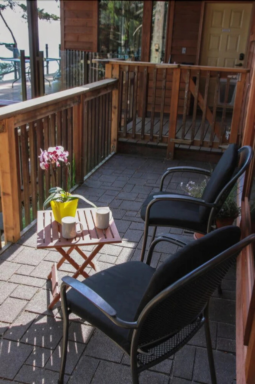 Salmonberry Inn
