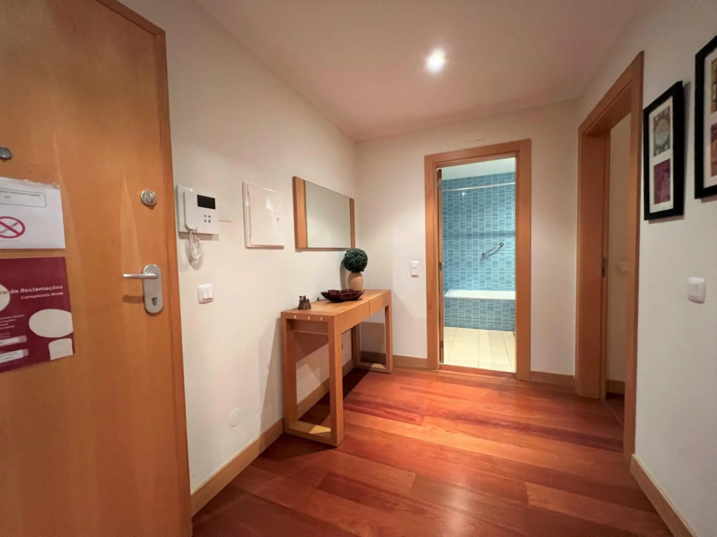 Albufeira Modern 2 by Homing