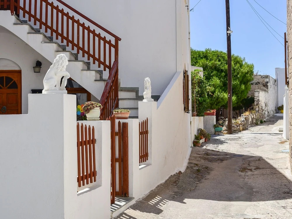 Snug Holiday Home in Tripiti with Roof Terrace near Water Sports