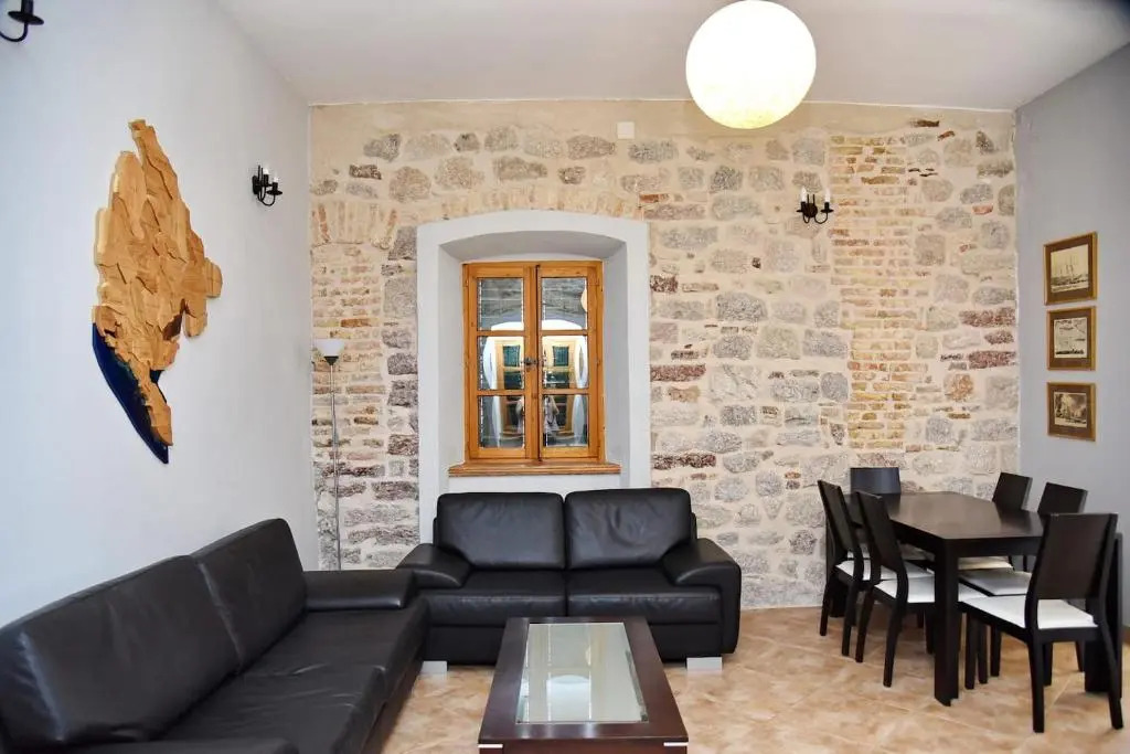 Cozy & Extravagant Suite in Antique Bizanti Palace