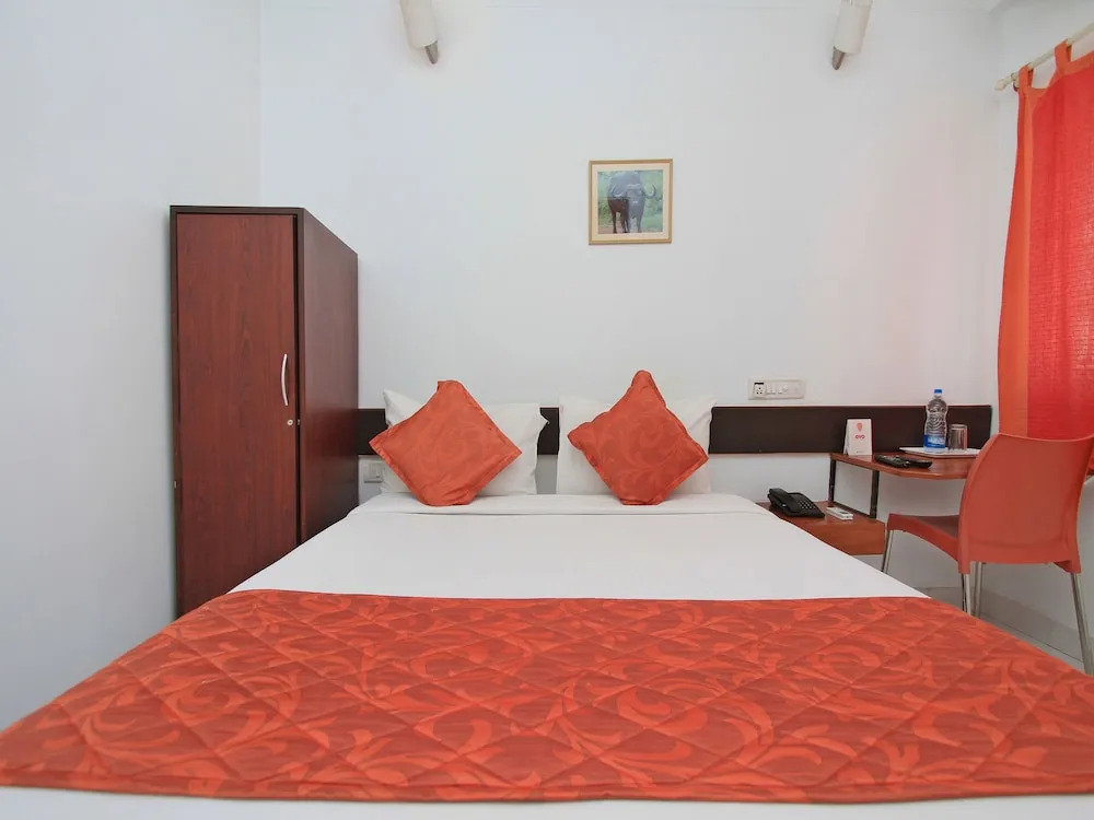 OYO 1356 Hotel Gokulam Compact