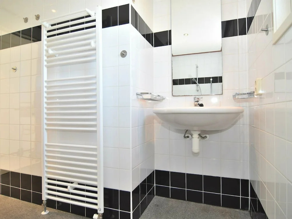 Adapted Chalet With Dishwasher, 3.5km From the sea in Egmond