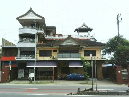 OYO 2703 Hotel Transit 1