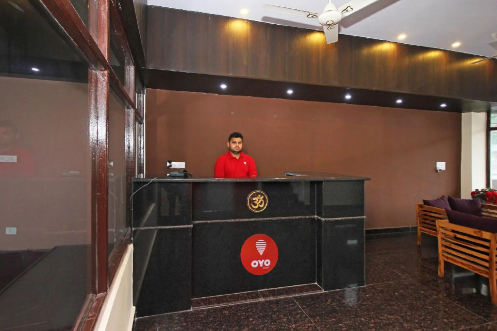 OYO 8944 Hotel Red Carpet
