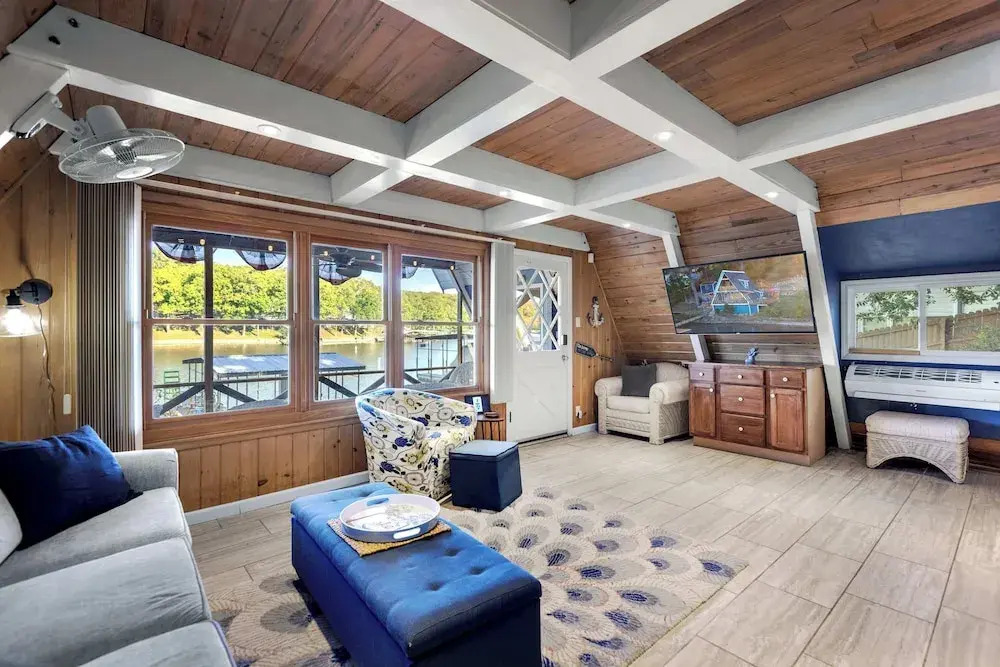 Sunrise Oasis - Enjoy Lakefront Living