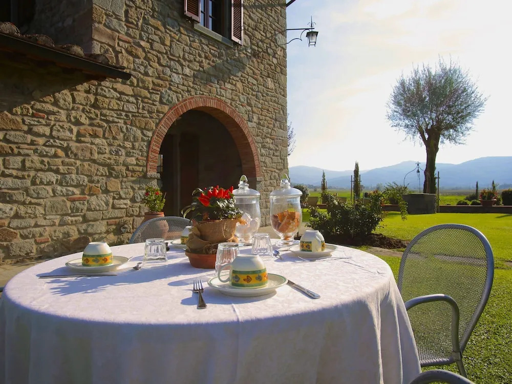Apartment in Cortona With Pool and Hill Views