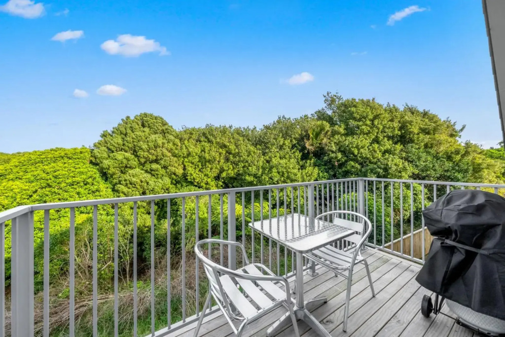 Slice of Paradise - Waikanae Self-Contained Holiday Unit