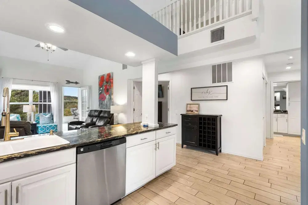 Vacay Getaway - Condo for 8