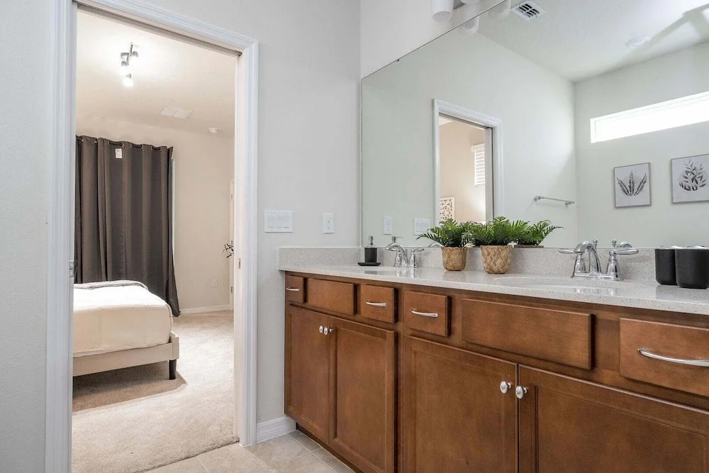 House 5 En-suites Access to Amazing Resort