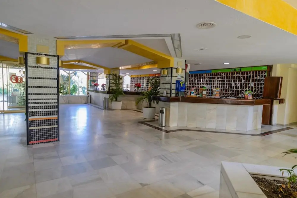 Benal Beach 907 - First Line Beach 2BR Apartment in Benal Beach Resort with Water park.