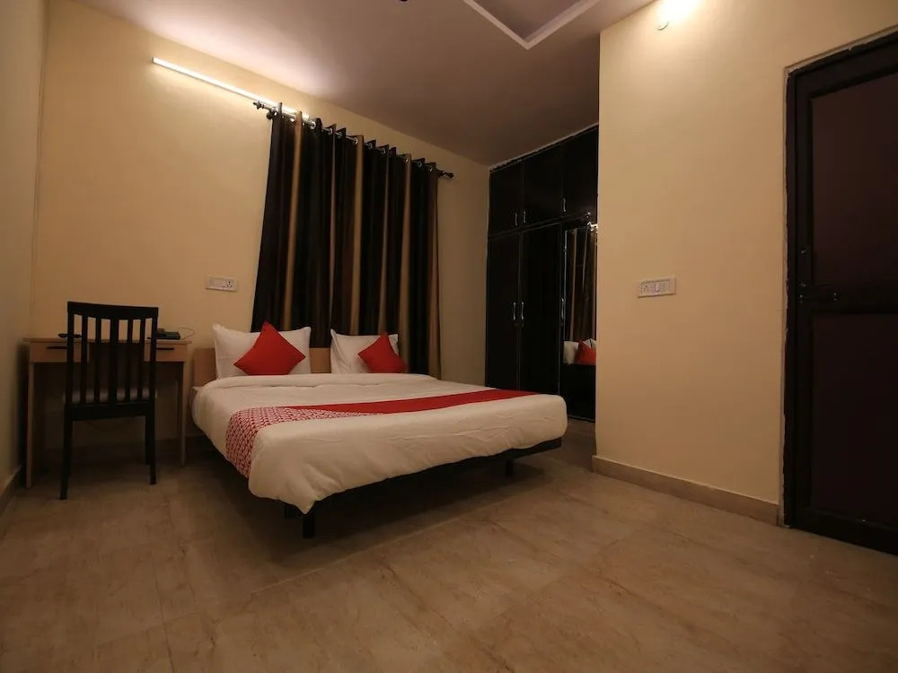 OYO Flagship 30350 New Residency Sector 17 Rohini