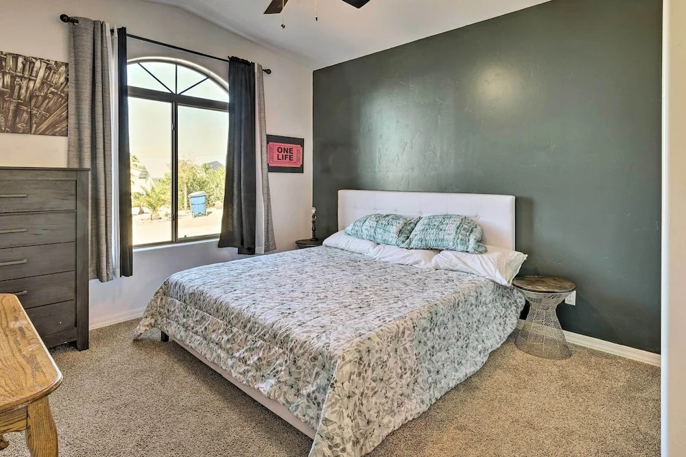 5 Mi to Lake Havasu: Chic Home w/ Fire Pit